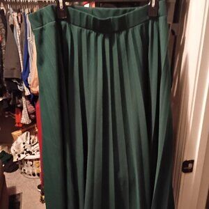 Long pleated skirt
